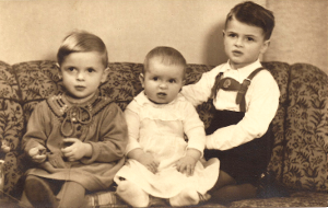 Erika Jockisch, Marianne Jockisch, Alfred Jockisch (Junior), Brieg, Schlesien (Silesia), at the beginning of the 1940ies.